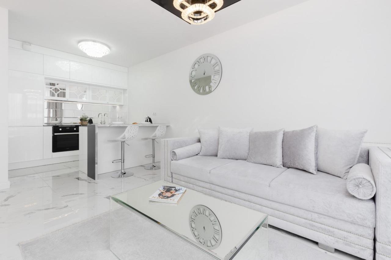 Elegant Apartments With Balcony & Parking Warsaw By Noclegi Renters Екстер'єр фото