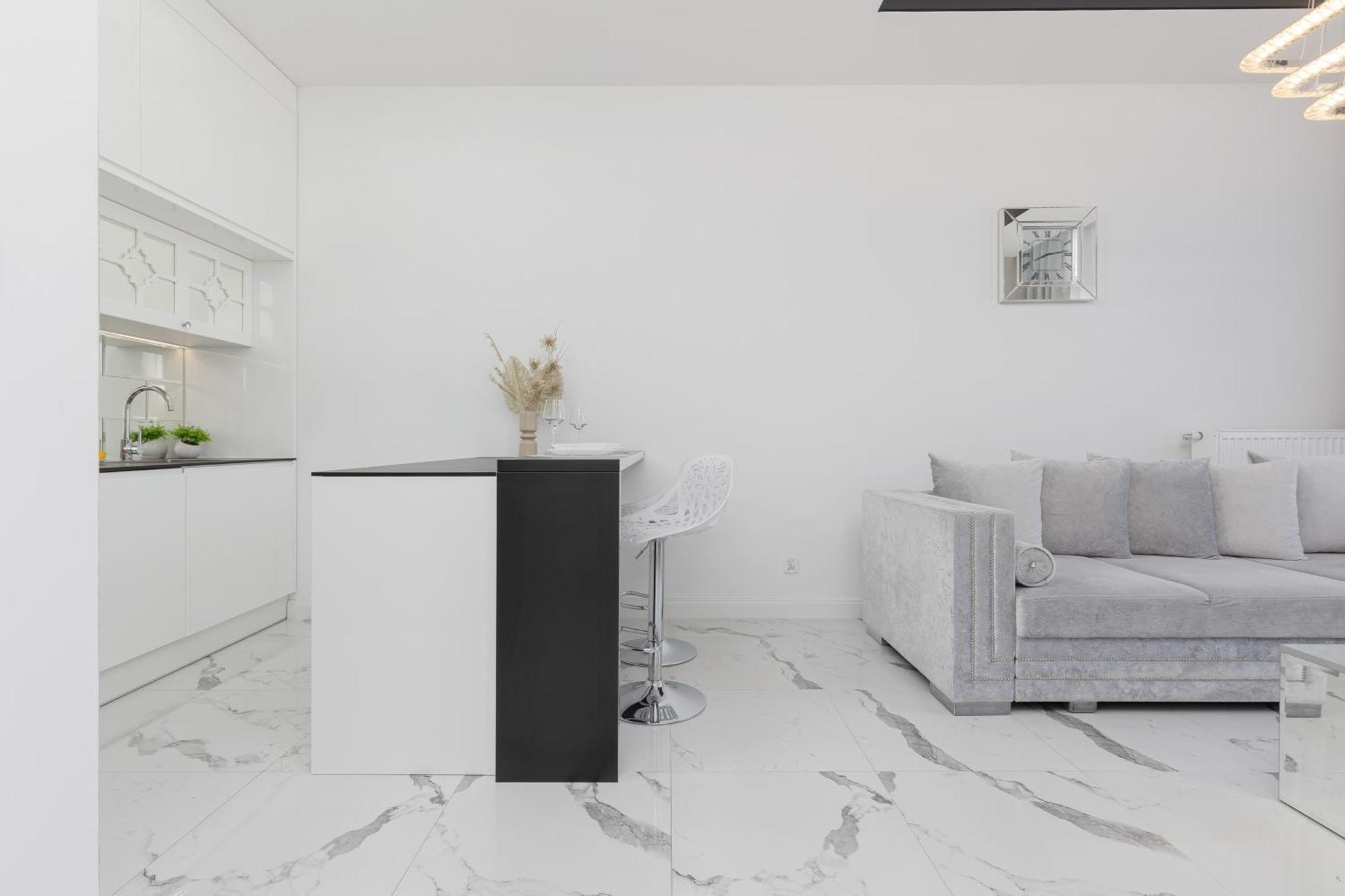 Elegant Apartments With Balcony & Parking Warsaw By Noclegi Renters Екстер'єр фото
