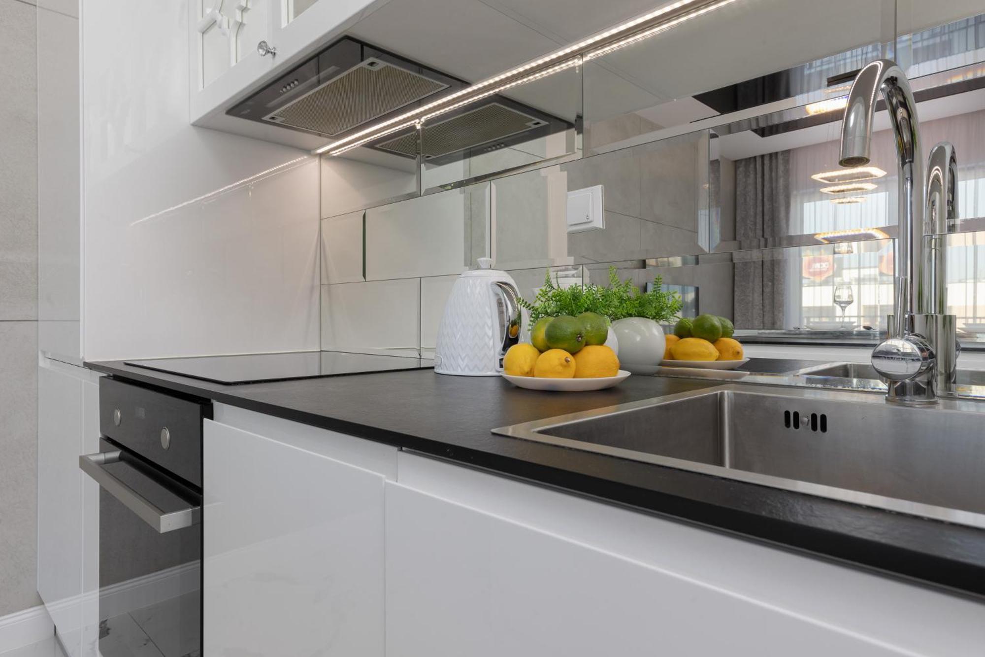 Elegant Apartments With Balcony & Parking Warsaw By Noclegi Renters Екстер'єр фото