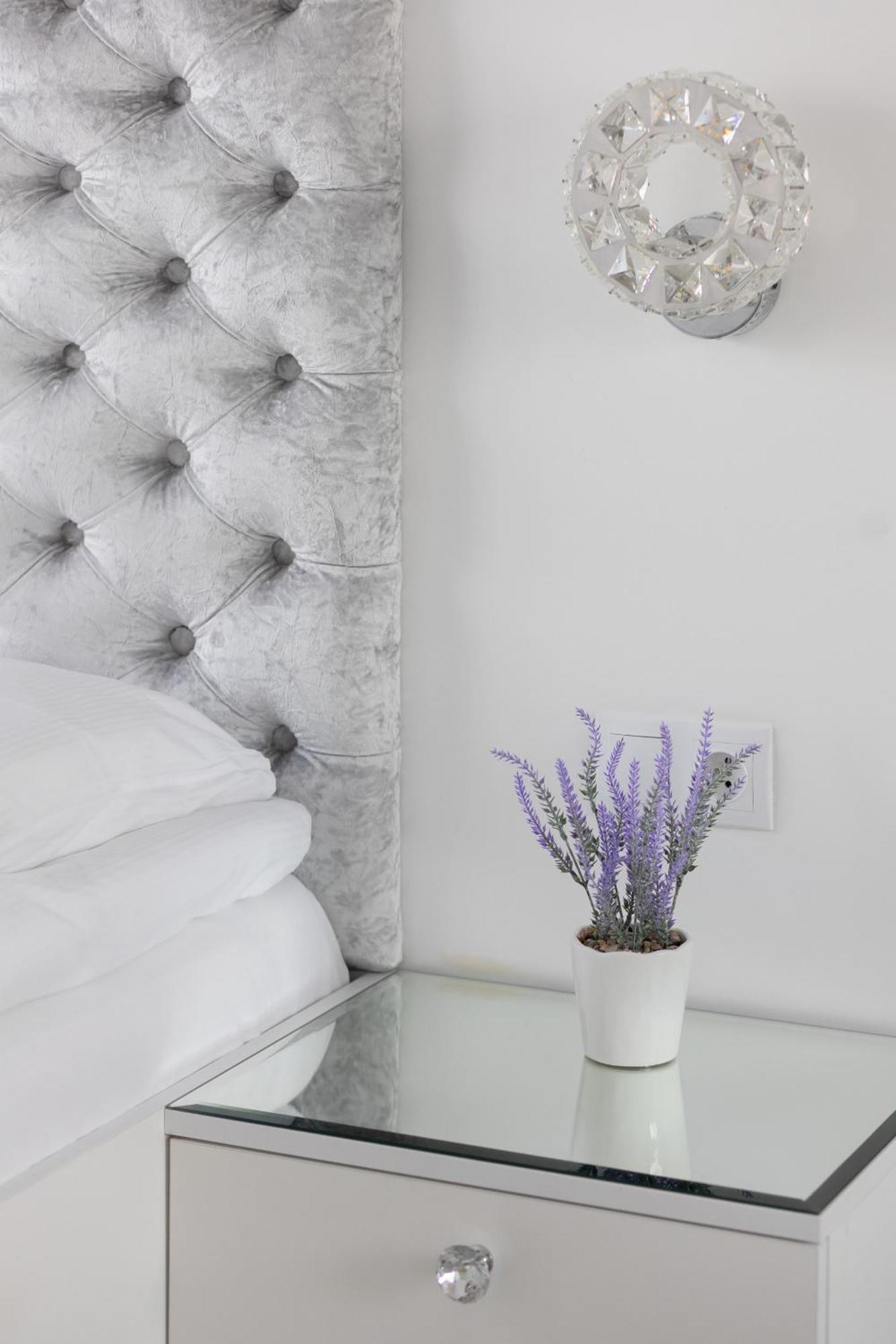 Elegant Apartments With Balcony & Parking Warsaw By Noclegi Renters Екстер'єр фото